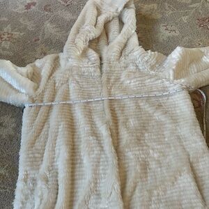 Vince Camuto size Large L cream white faux fur coat Jacket